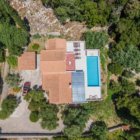Helios Sea View & Private Pool Near