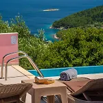 ヴィラ Helios Sea View & Private Pool Near フィスカルドン