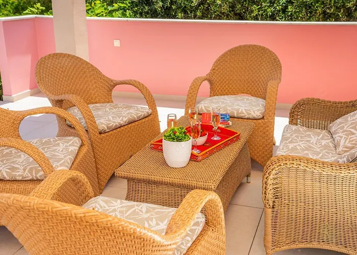 Helios Sea View & Private Pool Near *