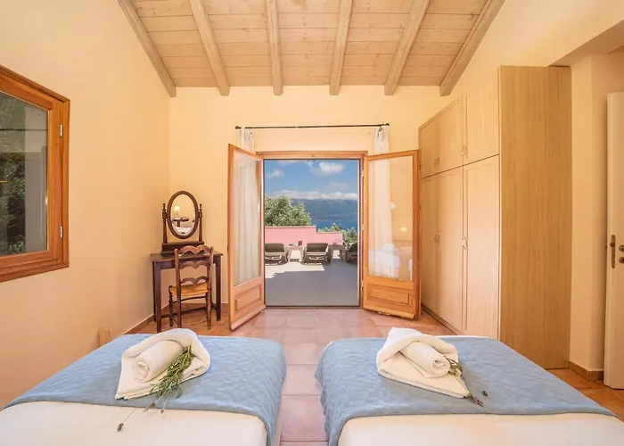 Helios Sea View & Private Pool Near